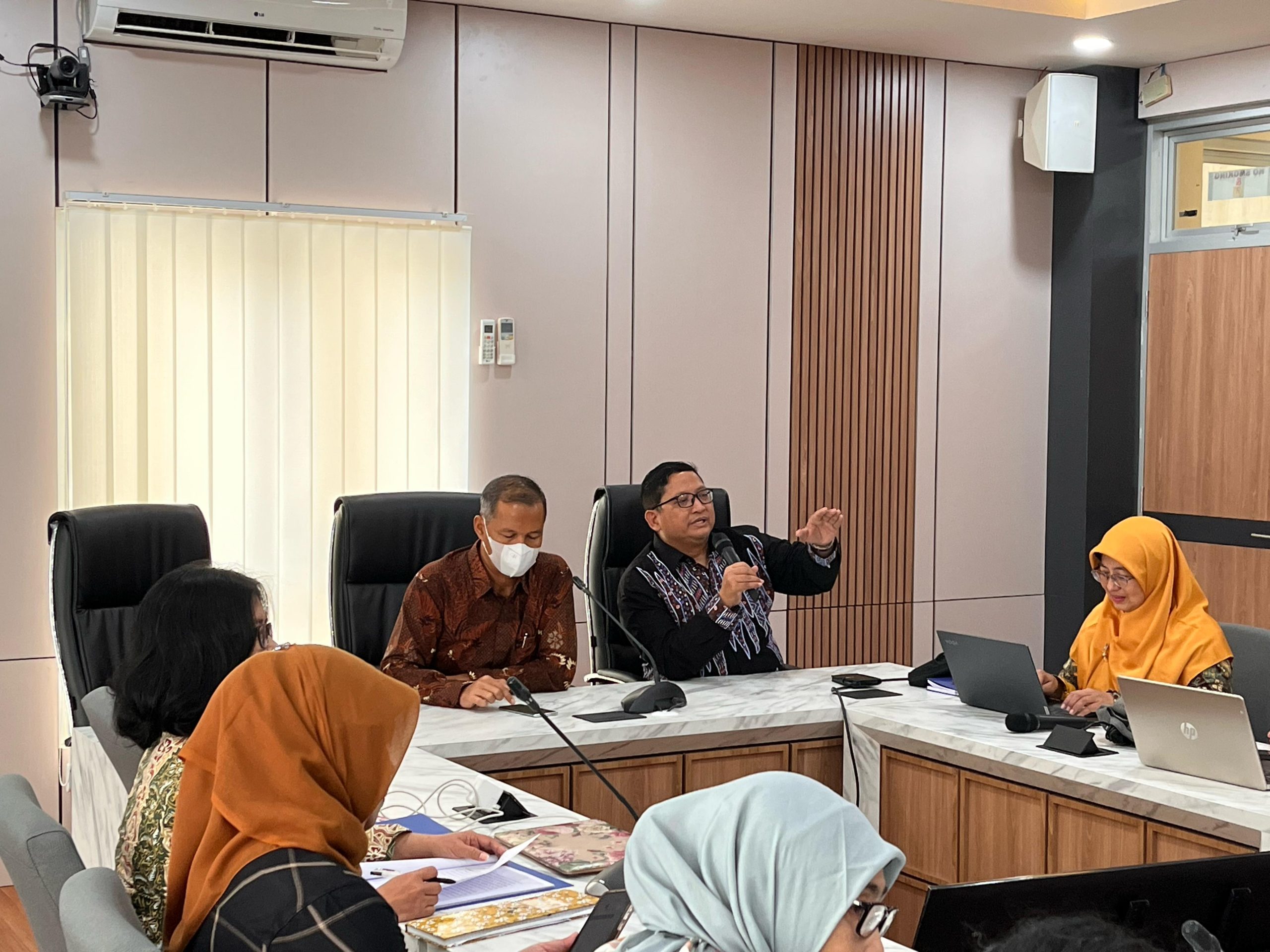 Fakultas Ilmu Budaya (FIB) Universitas Diponegoro (Undip) menggelar acara pendampingan kompetensi dosen dengan meurujuk pada Kelompok Bidang Keahlian (KBK).