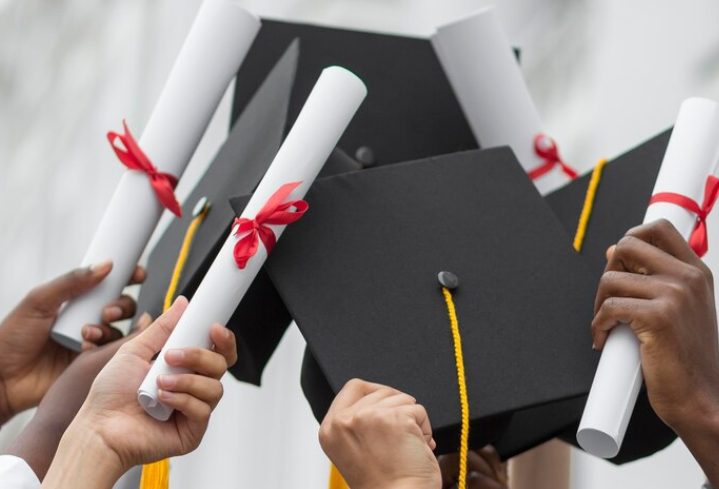 Ilustrasi Sarjana Foto: Freepik @freepik