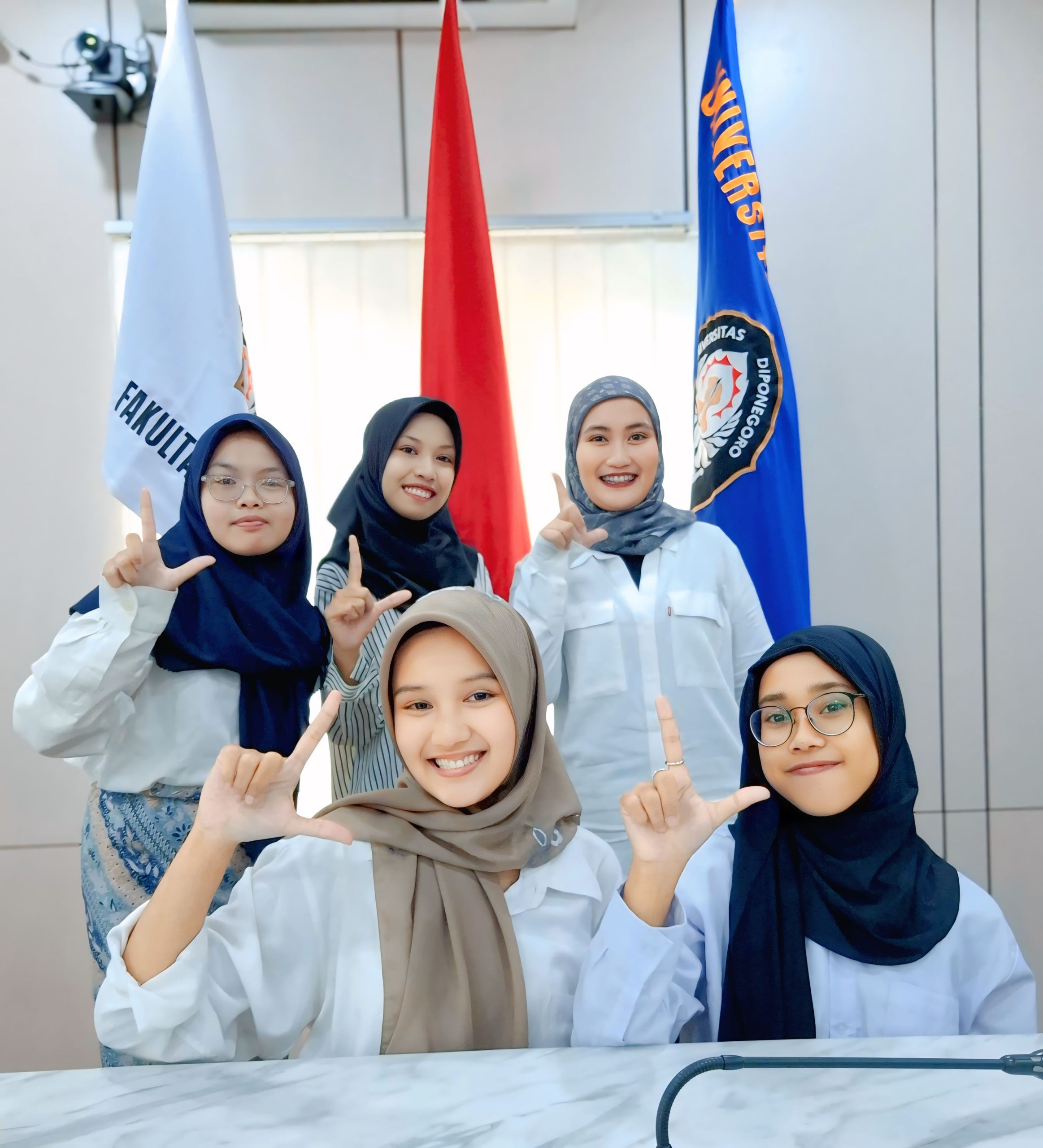 Tim Humas FIB Undip Bersama UKM Republics.