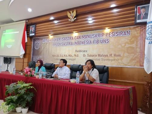 Dosen sekaligus pakar sastra pesisiran dari FIB Universitas Diponegoro (FIB Undip) Dr. Sukarjo Waluyo, S.S., M.Hum., menjadi narasumber di kuliah umum bertema “Sastra dan Manuskrip Pesisiran”