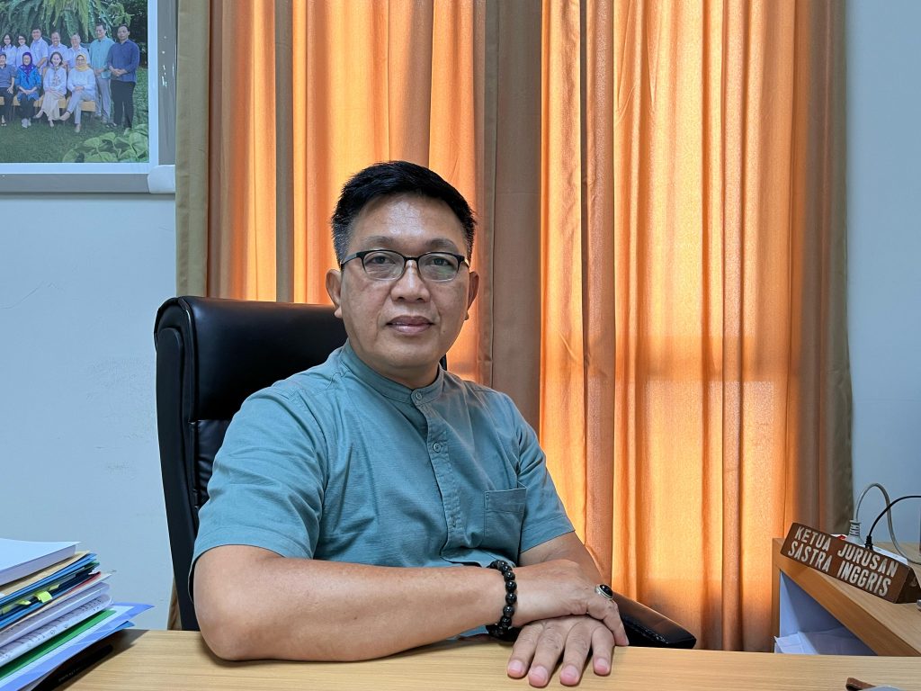 Dr. Drs. Oktiva Herry Candra, M.Hum. Kaprodi Sastra Inggris FIB Undip